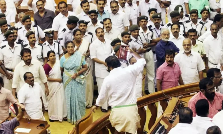 നിയമസഭാ കയ്യാങ്കളി: യുഡിഎഫ് എംഎൽഎമാർക്കെതിരായ കേസ് ഹൈക്കോടതി റദ്ദാക്കി