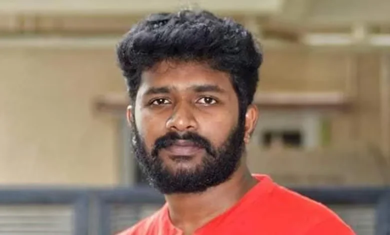 നിയന്ത്രണം തെറ്റിയ ബൈക്ക് വൈദ്യുതി പോസ്റ്റിലിടിച്ച് യുവാവ് മരിച്ചു; ഒരാൾക്ക് ഗുരുതര പരുക്ക്