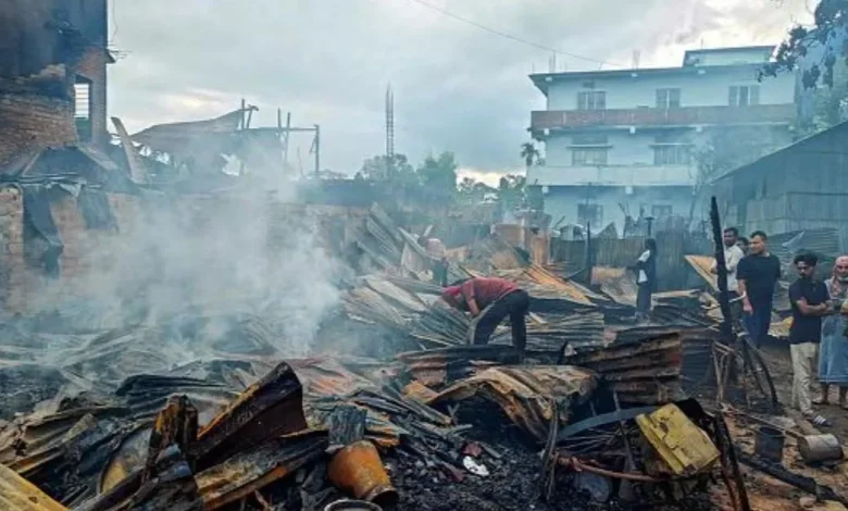 മണിപ്പൂരിൽ സംഘർഷം വീണ്ടും രൂക്ഷമാകുന്നു; ഒരു സ്ത്രീ കൊല്ലപ്പെട്ടു, വീടുകൾ അഗ്നിക്കിരയാക്കി