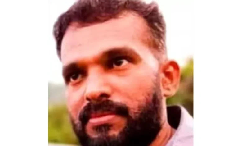 യുവാവ് റോഡരികില്‍ മരിച്ച നിലയില്‍