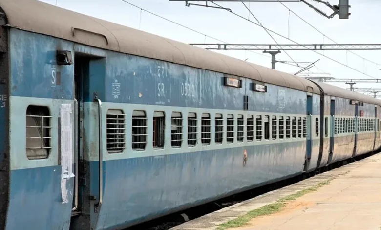 കണ്ണൂരിൽ ട്രെയിനിൽ കടത്തുകയായിരുന്ന 40 ലക്ഷം രൂപയുടെ കുഴൽപ്പണവുമായി യുവാവ് പിടിയിൽ