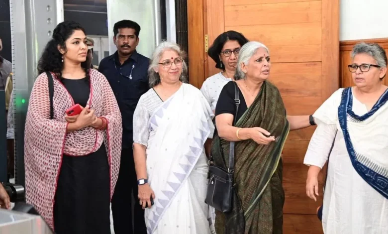 ഹേമ കമ്മിറ്റിക്ക് മുമ്പാകെ മൊഴി നൽകിയവരുടെ സ്വകാര്യത ഉറപ്പാക്കണമെന്ന് മുഖ്യമന്ത്രിയോട് ഡബ്ല്യുസിസി