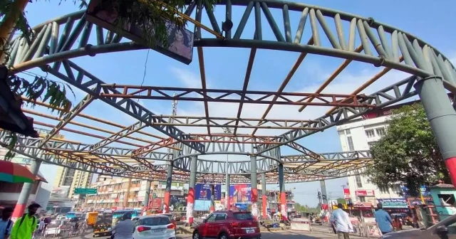 കോട്ടയത്തെ ആകാശപാത തുരുമ്പെടുത്തു; മേല്‍ക്കുര പൊളിച്ചു നീക്കണമെന്ന് വിദഗ്ധസമിതി റിപ്പോര്‍ട്ട്