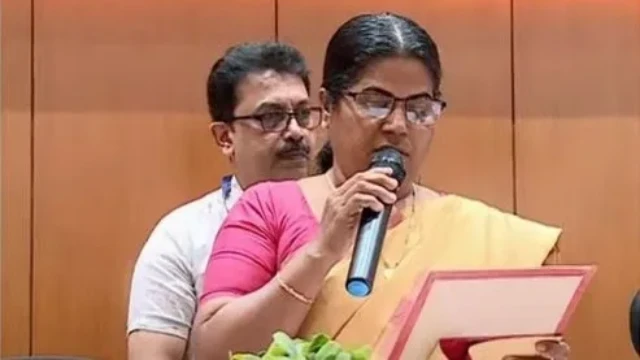 പി പി ദിവ്യ വോട്ടെടുപ്പിന് എത്തിയില്ല: അഡ്വ. കെ രത്നകുമാരിയെ കണ്ണൂര് ജില്ലാ പഞ്ചായത്ത് പ്രസിഡൻ്റായി തിരഞ്ഞെടുത്തു