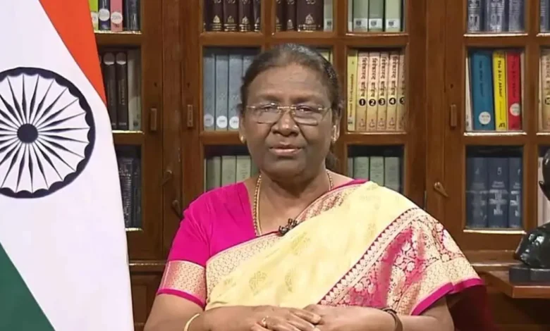 എംടിയുടെ മരണത്തോടെ സാഹിത്യലോകം കൂടുതൽ ദരിദ്രമായെന്ന് രാഷ്ട്രപതി
