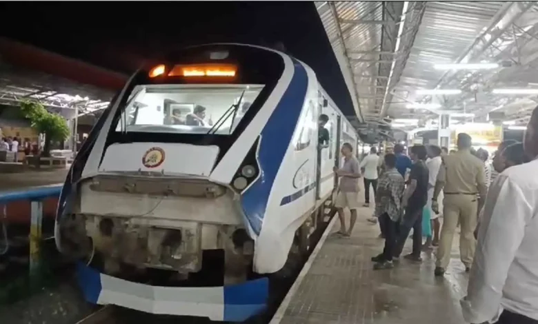 വഴിയില് കുടുങ്ങിയ വന്ദേഭാരതിന്റെ യാത്ര പുനരാരംഭിച്ചു